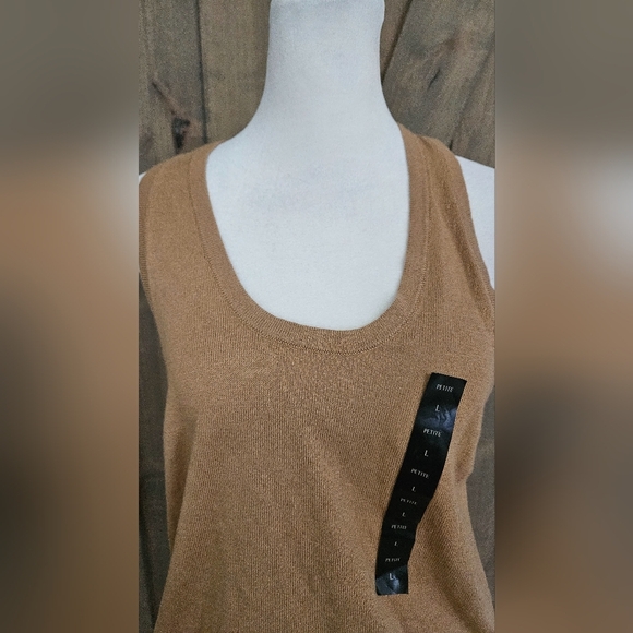 BANANA REPUBLIC Racerback Sweater Tank In light brown/tan. Size LP NWT - Picture 6 of 12